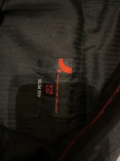 Miesten mustaharmaa pukusetti