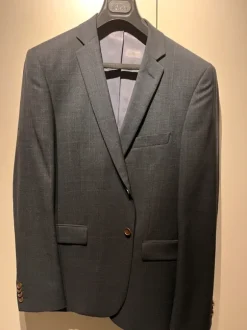 Miesten mustaharmaa pukusetti