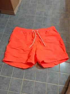 miesten oranssit uimashortsit