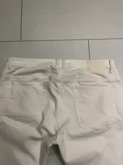 Miesten valkoiset farkut