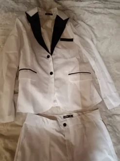 Miesten valvoinen käyttämätön puku