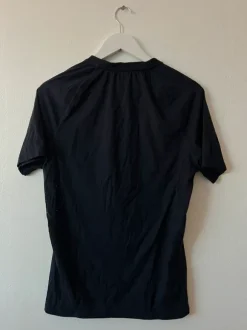 Miesten vartalonmyötäinen treenipaita