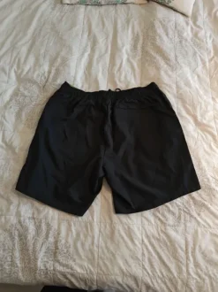 Miesten vähän käytetyt uimashortsit