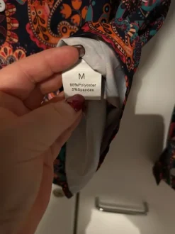 Miesten värikäs kauluspaita