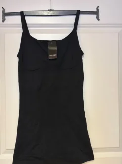 Muotoileva toppi Esmara