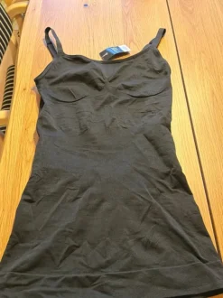 Muotoileva toppi Esmara