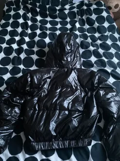 Musta glitter toppatakki