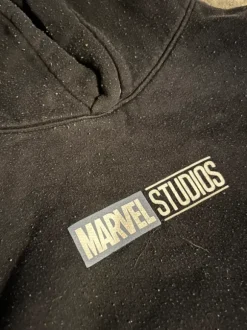 musta huppari black panther