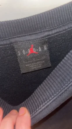 Musta Jordanin paita