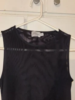 Musta mesh maximekko