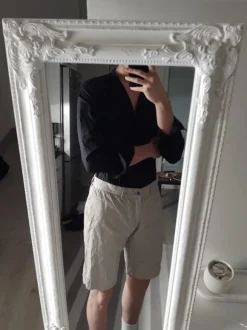 Musta Muscle Fit paita