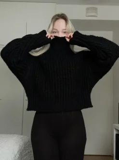 Musta oversize neule