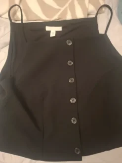 Musta puvunkankaine toppi