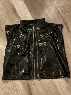 Musta pvc holo toppi vetoketjulla