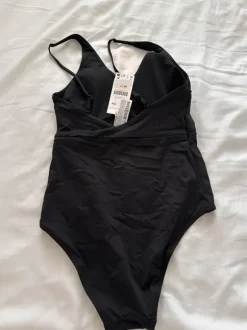 Musta uimapuku