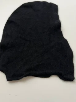 Musta villahuppu angoraa