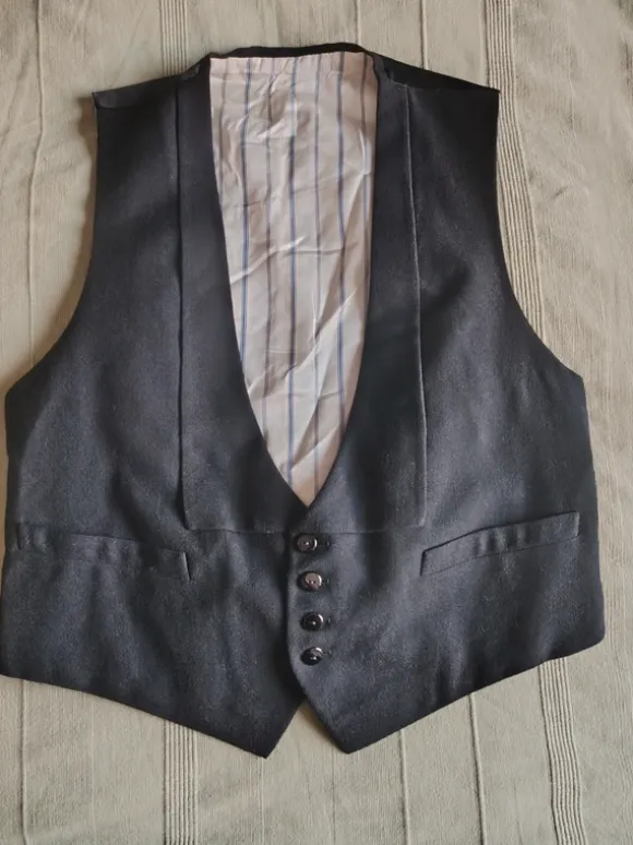 Musta vintage-liivi koko noin S-M