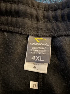 Mustat collagehousut