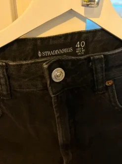 Mustat farkkushortsit