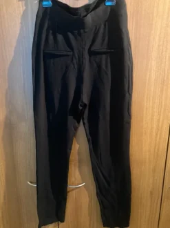 Mustat H&M äitiyshousut