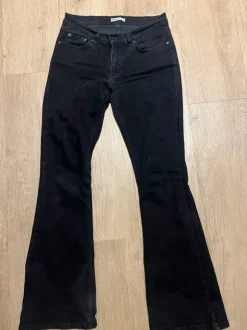 Mustat low waist flare- farkut