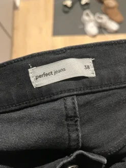 Mustat low waist flare- farkut