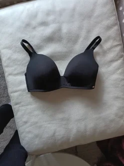 Mustat rintaliivit 80D