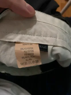 Mustat suorat housut