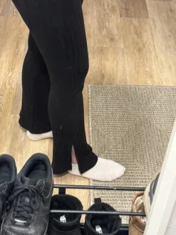 Mustat trumpettihousut