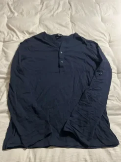 Myydään M kokoinen paita