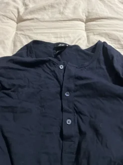 Myydään M kokoinen paita