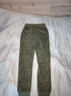 Myynnissä wyte performancen housut