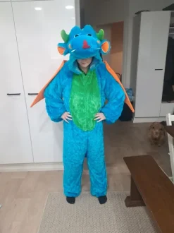 Naamiaisasu Lohikäärme