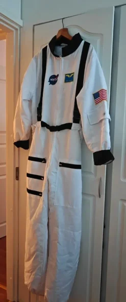 Naamiaisasu/penkkariasu (astronautti)