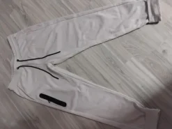 Naisten collegehousut