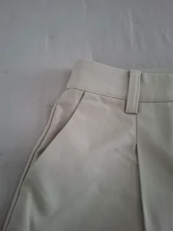 NA-KD uudet suora- ja leveälahkeiset housut