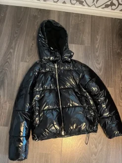 Nellyn musta toppatakki