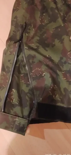 Neperšlampamos kamufliažinės kelnės