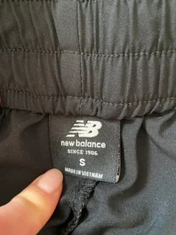 New balance tuulihousut
