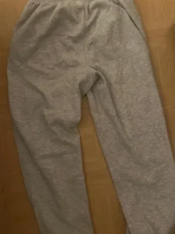 New yorker collegehousut