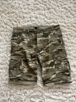 New Yorker FSBN Camo shortsit
