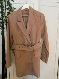 New yorker jakkutakki koko 40