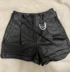 New yorker keinonahkashortsit 36