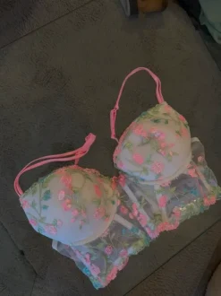 New yorker rintaliivit