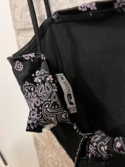 New Yorkerin kuviollinen musta toppi