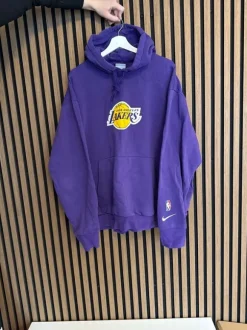 Nike, Liila lakersin huppari