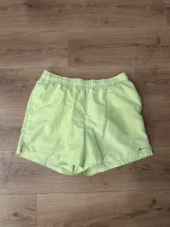 Nike maudymosi sortai