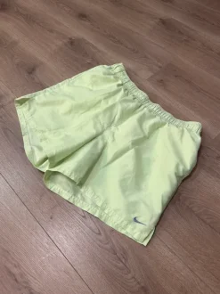 Nike maudymosi sortai