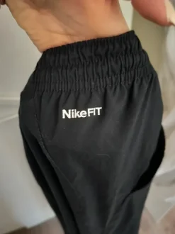 Nike ohuet ulkohousut