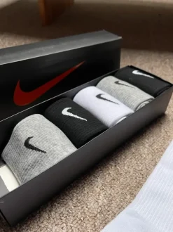 Nike Premium Socks 6 Pairs Like New One Size